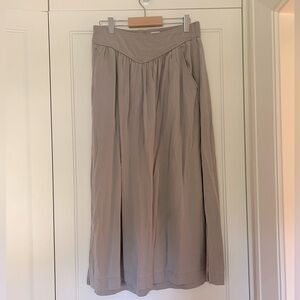 Aritzia grey midi skirt with pockets